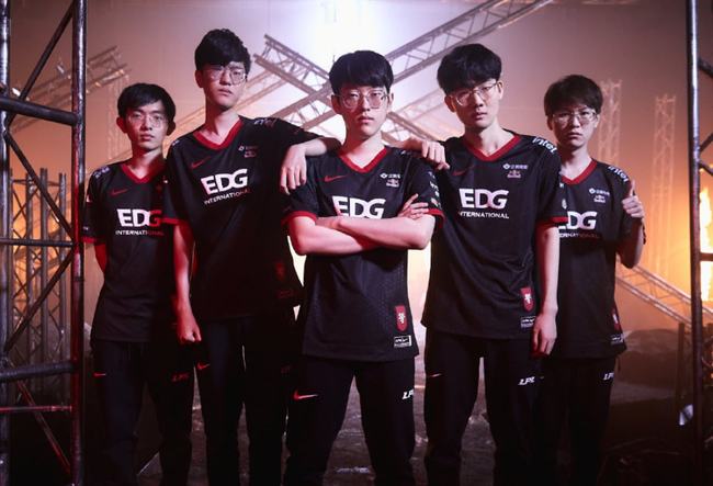 他的表现似 他的表现似