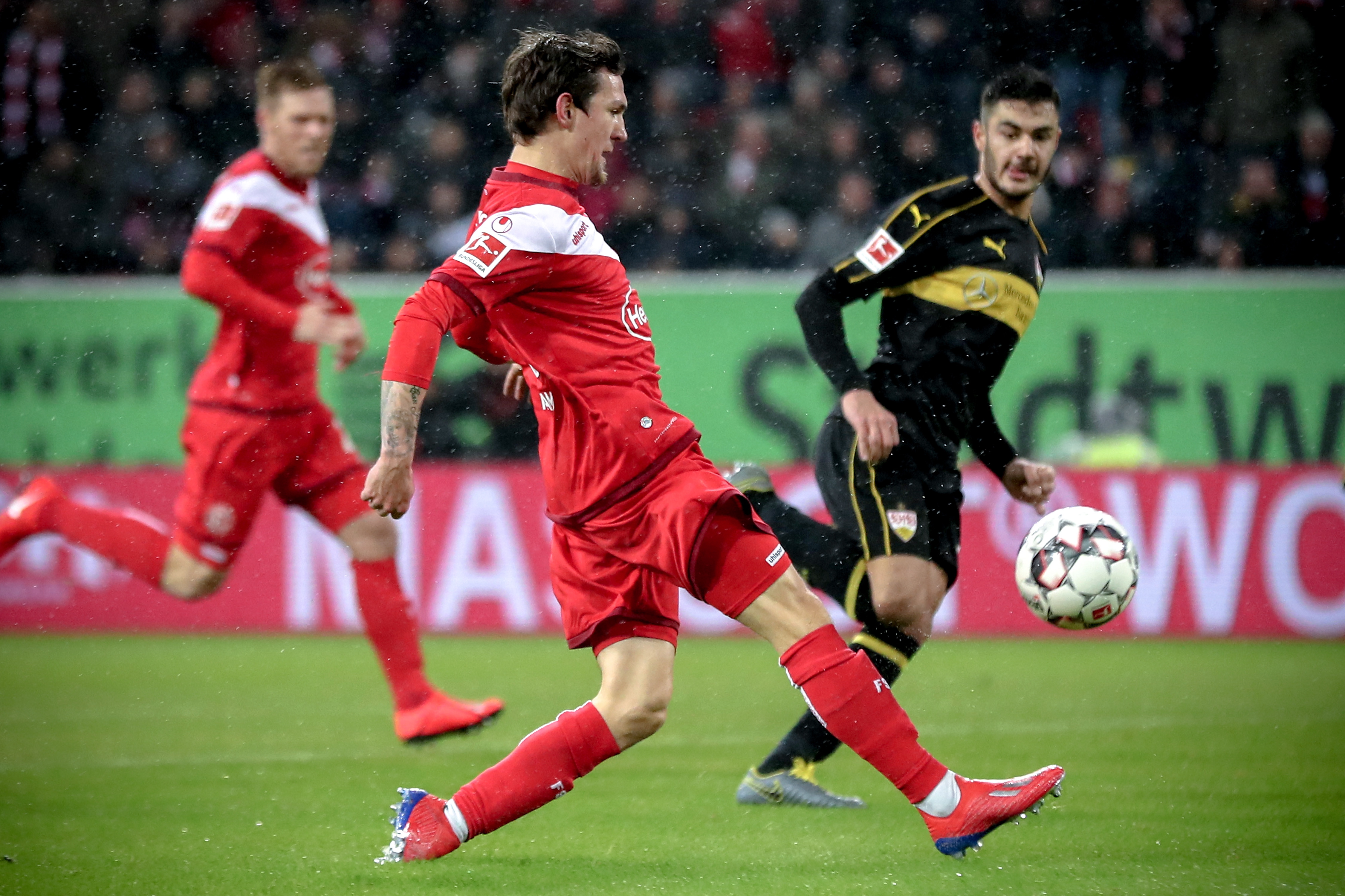 为什么非法赌博网站的客服总是表现得比你妈还关心你？（非法赌博网站的客服为何看起来比家人还贴心？）