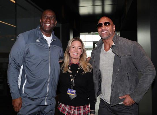 她在小球环 她在小球环